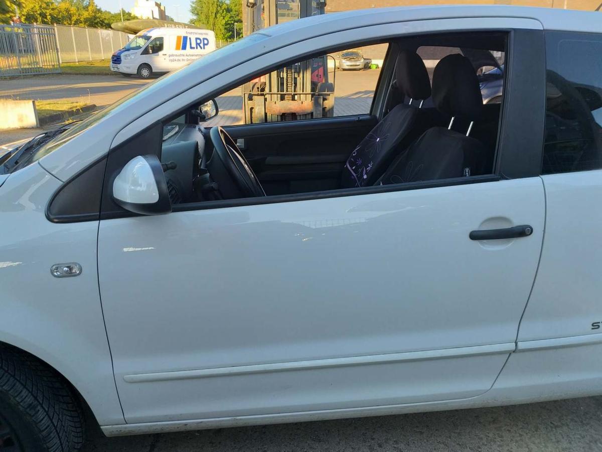 VW Fox original Tür vorn links LB9A Candyweiss Rohbau Bj.2010